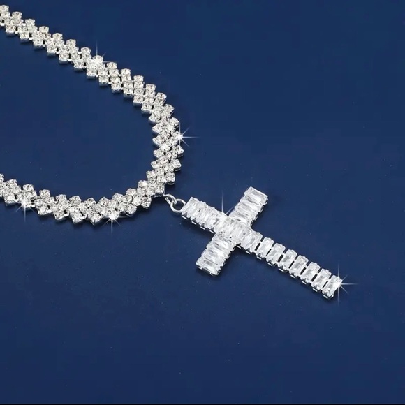 ❤️ Luxury Glitter Cuban Zirconia Necklace with Cross Pendant *NEW*‼️ - Picture 5 of 10